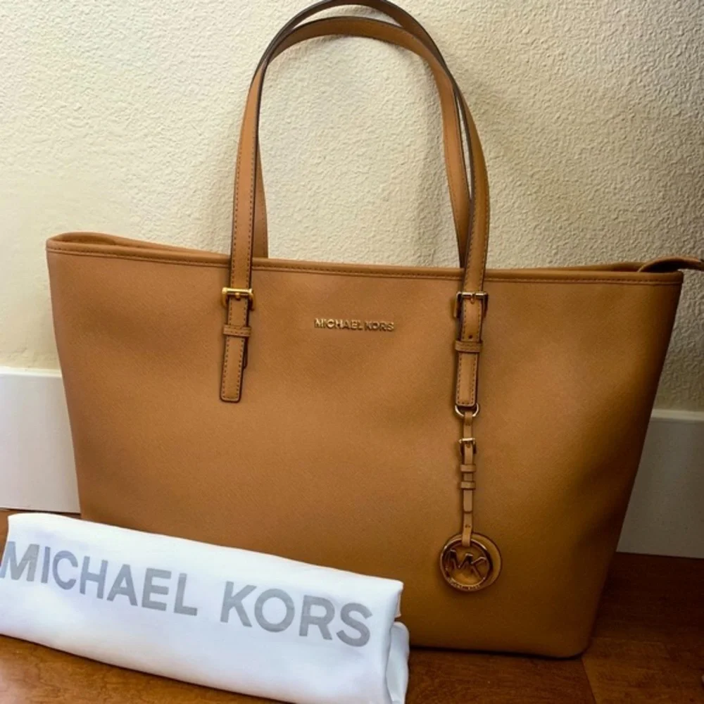 NWT Michael Kors Acorn Jet Set Travel Multi Function Leather Tote - Picture 3 of 15